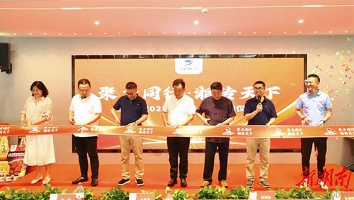 泰斗助陣，辣妹子夯實(shí)湘味復(fù)合調(diào)味醬賽道護(hù)城河